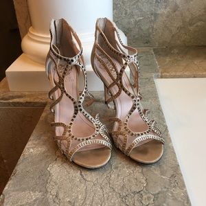 Vince Camuto satin sandals size 7M/37